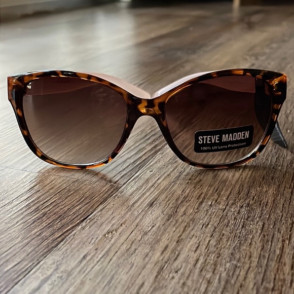 Steve Madden Accessories - Steve Madden Sunglasses